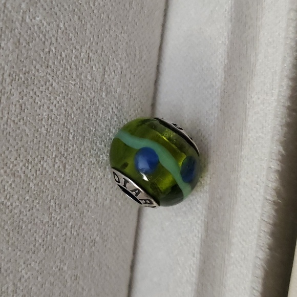 Tara's Diary Glass Bead Charm - Picture 4 of 4